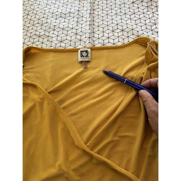 Anne Klein Women Wrap Top Size Medium Mustard Yellow Gold Accents - Picture 3 of 7